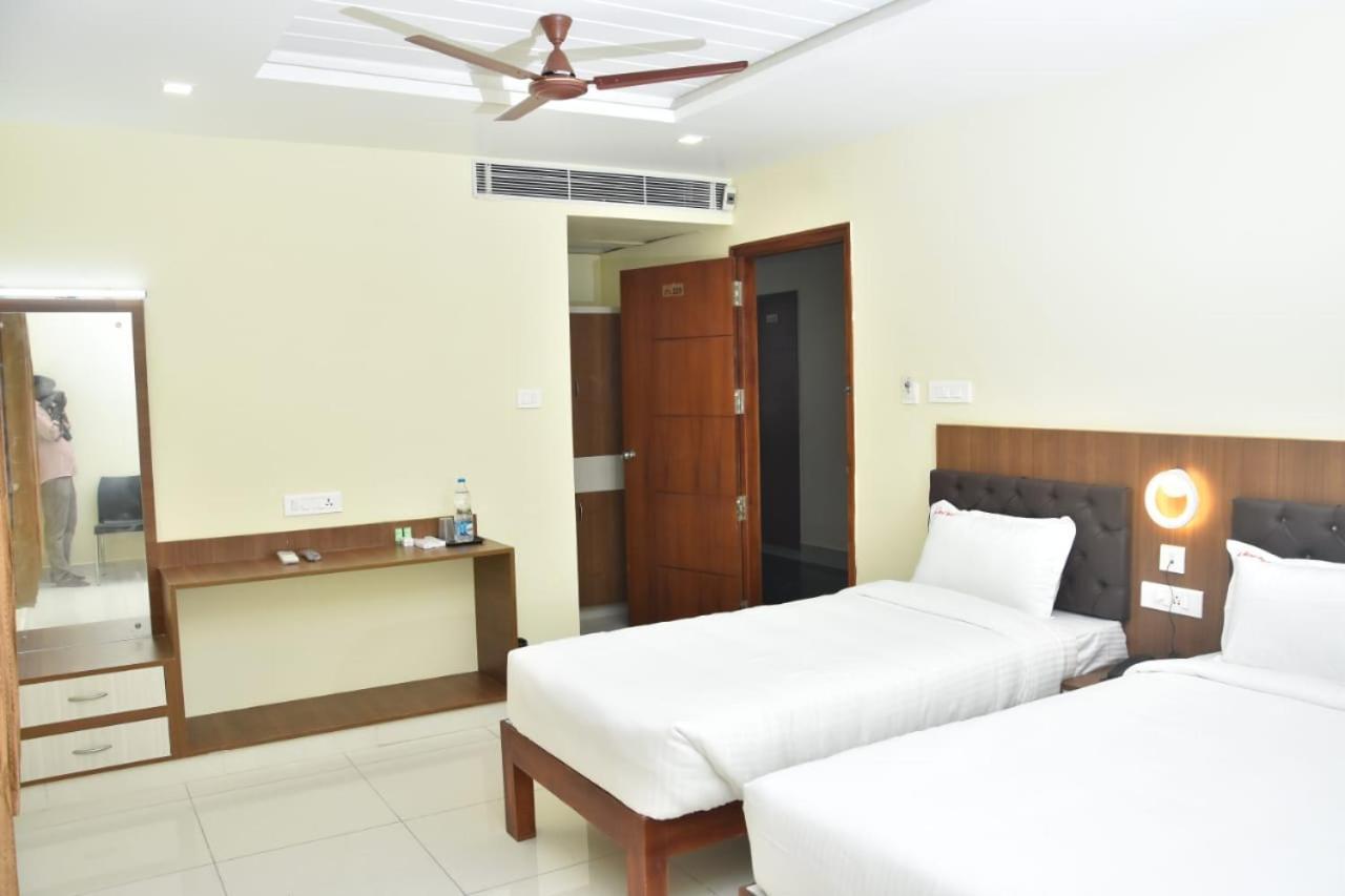 Le Arul Park Hotell Karaikal Exteriör bild
