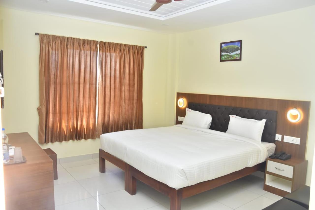Le Arul Park Hotell Karaikal Exteriör bild