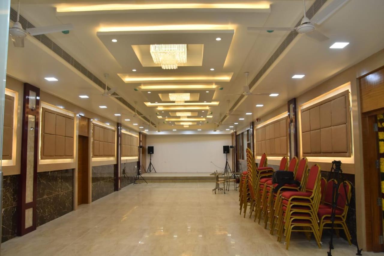 Le Arul Park Hotell Karaikal Exteriör bild