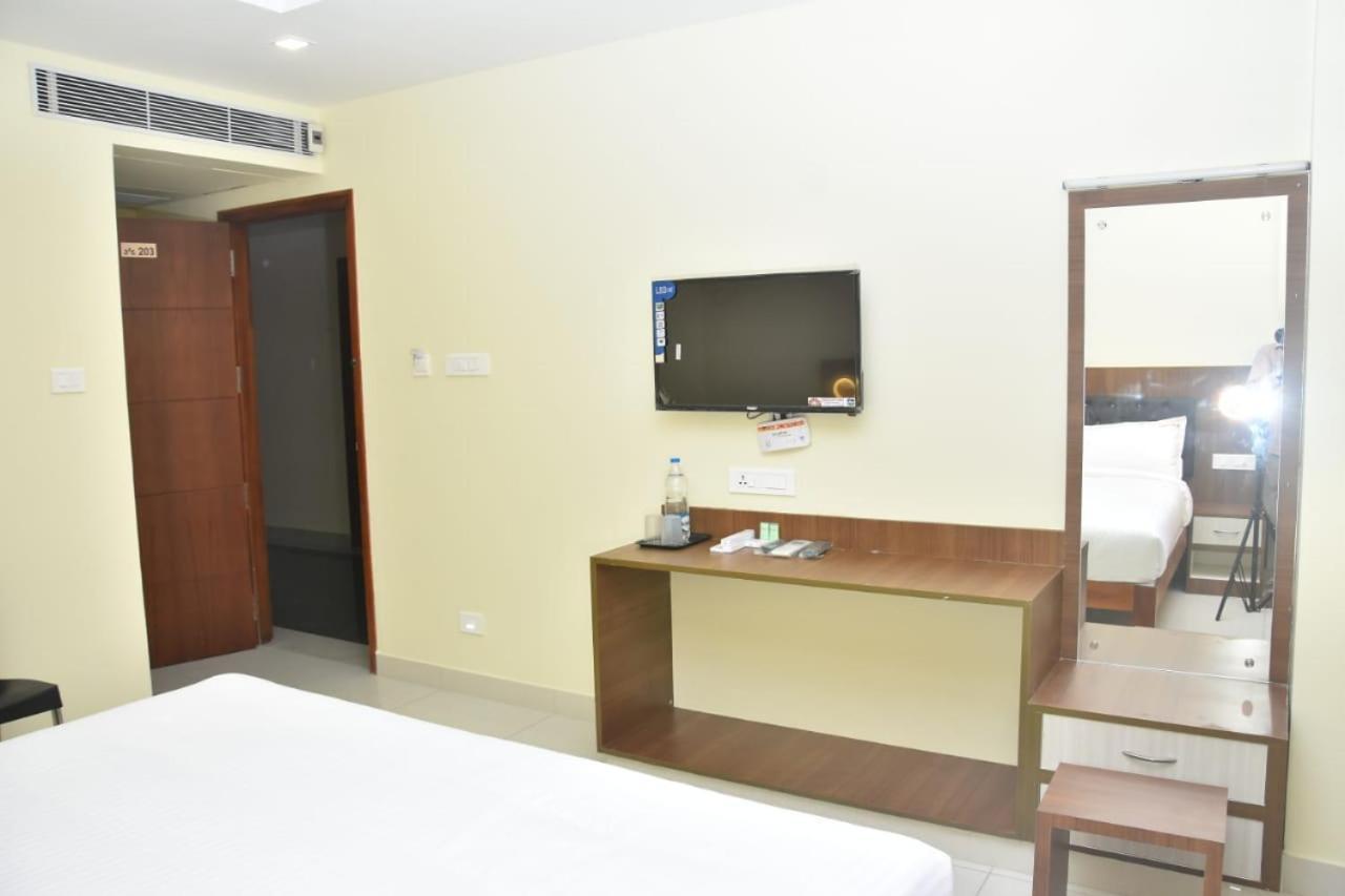 Le Arul Park Hotell Karaikal Exteriör bild