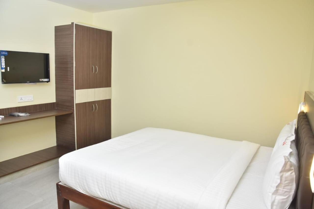 Le Arul Park Hotell Karaikal Exteriör bild