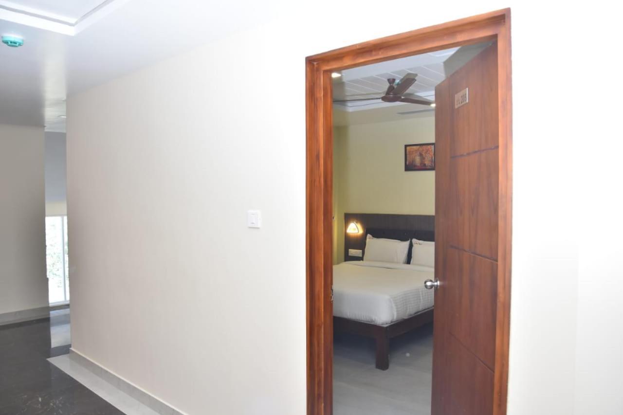 Le Arul Park Hotell Karaikal Exteriör bild